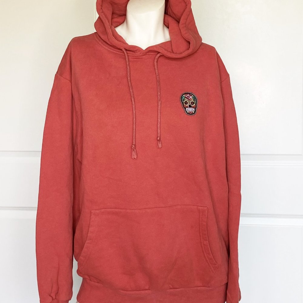 SUSPICIOUS ANTWERP SKULL EMBROIDERED PATCH RUST HOODIE SIZE: L